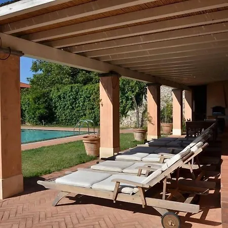 Melangola Vila Camaiore